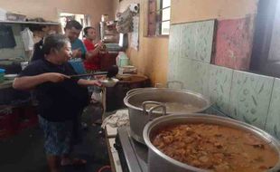 Lezat dan Murah Meriah, Warung Soto Giarto Sajikan Menu Lengkap Masakan Jawa