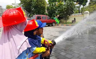 Menggemaskan! Begini Serunya kalau Belasan Balita Jadi Personel Damkar Boyolali