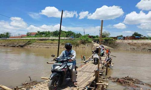 Bongkar Pasang Jembatan Sasak karena Arus Sungai, Begini Kondisinya Sekarang