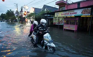 Ketinggian Air Capai 2 Meter, Ratusan Warga Blitar Diungsikan