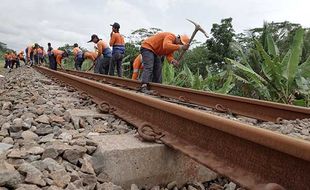 Kereta Telat 8,5 Jam Dampak Jalur Ambles, KAI Jelaskan Kompensasi