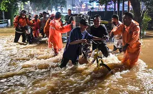 Hujan Deras Guyur Jakarta, Kawasan Jeruk Purut Terendam Banjir