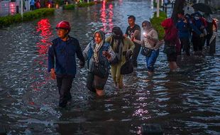 Diguyur Hujan Deras, Kawasan Kemang Jaksel Terendam Banjir