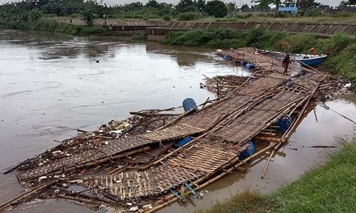 Jembatan Sasak Penghubung Sukoharjo-Solo Hanyut Terbawa Arus, Begini Kondisinya