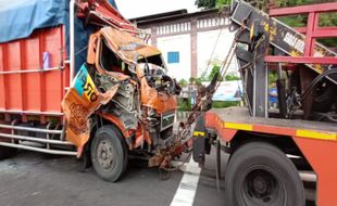 Terlibat Kecelakaan di Klaten, Sopir Truk Tronton Ini Terjepit Selama 15 Menit