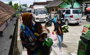 Terancam Longsor, Ratusan Warga di Lereng Gunung Wilis Ponorogo Mengungsi