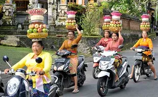 Potret Parade 1.000 Perempuan Berkebaya di Bali, Kampanyekan Kebaya jadi WBTB