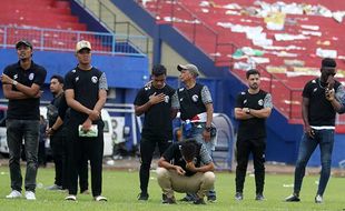 Datangi Stadion Kanjuruhan, Pemain & Ofisial Arema FC Menitikkan Air Mata