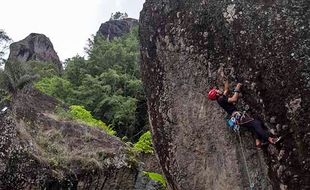 Uji Kompetisi Pemandu Wisata Panjat Tebing di Gunung Api Purba Nglanggeran