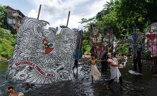 Seniman Jogja Pentas Wayang di Kali Code, Kampanye Pelestarian Sungai