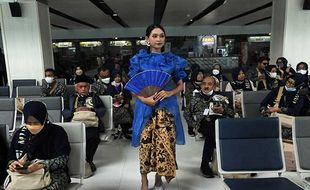 Fashion Show Batik di Bandara Adi Soemarmo, Hadirkan Bermacam Motif Lawasan