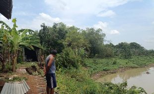 Musim Hujan Datang, Warga Desa Tangkil Sragen Ini Mulai Tidur Tak Nyenyak