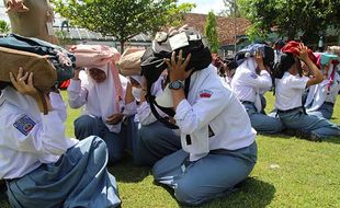 Lomba Mitigasi Bencana, Siswa SMA di Klaten Simulasikan Penanganan Korban Gempa