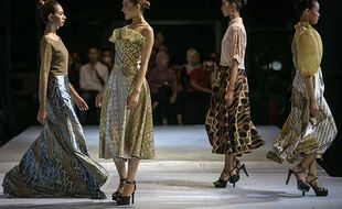 Peragaan Busana Solo Batik Fashion 2022, Tampilkan Karya 125 Desainer