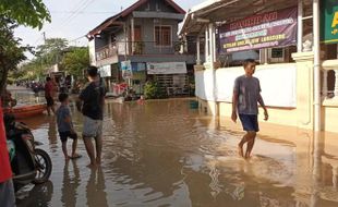 Genangan Berangsur Surut, Warga Pucangsawit Solo Khawatirkan Banjir Susulan