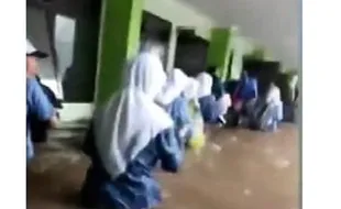 Banjir Jebolkan Tembok Sekolah di Jaksel, 3 Siswa Meninggal Dunia