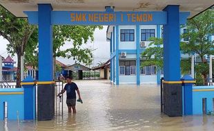 Awal Musim Hujan, Belasan Sekolah di Kulonprogo Diterjang Banjir