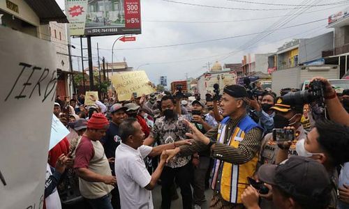 Resmikan Flyover Ganefo Mranggen, Gubernur Ganjar Disambut Demo Warga