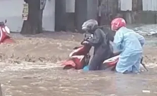 Hujan Deras, Kali Beringin di Semarang Meluap