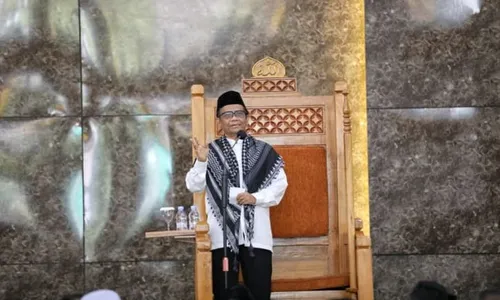 Jadi Khatib di Unej, Mahfud Md: Masih Ada Jual Beli Hukum di Indonesia