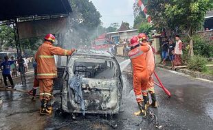 Parkir Dekat Pembakaran Sampah, 1 Mobil Avanza Hangus di Tengaran Semarang