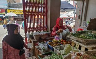 Hujan, Bakul Sayur dan Kebutuhan Pokok di Sukoharjo Sambat Penjualan Turun