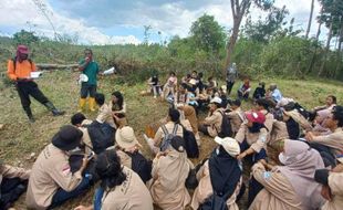 Perhutani Surakarta Bimbing 75 Mahasiswa UNS dalam Praktikum Pengelolaan Hutan