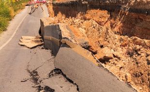 Arti Mimpi Tanah Longsor Pertanda Kalian Harus Berhati-hati