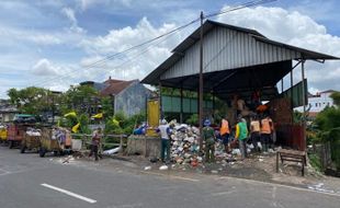 Pembuangan ke TPA Piyungan Dijadwal, Sampah di Kota Jogja Membeludak di TPS