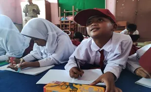 Minim Fasilitas Pendidikan, Siswa SD di Semarang Tulis Surat ke Gubernur Ganjar