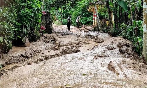 Tanah Longsor, Ratusan Warga di Ngebel Ponorogo Mengungsi