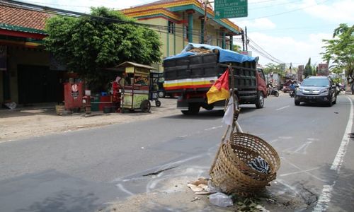 Ketika Truk Uruk Tol Solo-Jogja Dinilai Perparah Kerusakan Jalan di Klaten