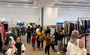 Festival Awul-Awul di Hall Terminal Tirtonadi Solo Geber Diskon, Pembeli Kalap