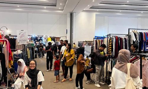 Festival Awul-Awul di Hall Terminal Tirtonadi Solo Geber Diskon, Pembeli Kalap