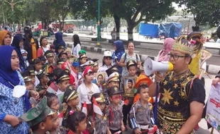 Hari Pahlawan, Relawan Superhero Sukoharjo Mendongeng Bareng Anak-Anak