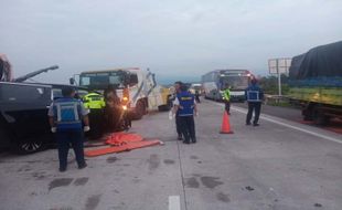 Kronologi Kecelakaan Maut di Tol Boyolali: Alphard Vs Truk, 3 Orang Meninggal