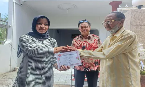 Produktif di Usia Senja, Pensiunan Guru 81 Tahun di Sukoharjo Dapat Penghargaan