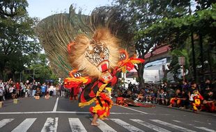 Seniman Reog Gelar Atraksi di CFD Solo, Galang Dana bagi Korban Gempa Cianjur