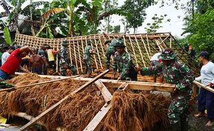 3 Rumah Warga Pilangkenceng Madiun Rusak Berat Diterjang Hujan & Angin Kencang