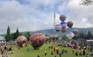 Penerbangan 17 Balon Udara di Karanganyar Berjalan Mulus, UMKM Banjir Fulus