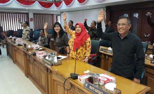 Rapat dengan Gibran, Fraksi PDIP DPRD Solo Jelaskan Urgensi Raperda TKPK