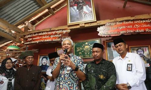 Kunjungan ke Brebes, Ganjar Temui Tokoh Banser Mbah Tarjo