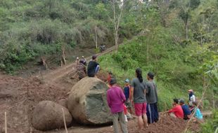 Longsor di Pucung Wonogiri Tutup Jalan Tembus Menuju Jatim