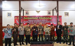 MKD DPR Kenalkan Pelat Nomor Kendaraan Khusus DPR ke Forkopimda Salatiga