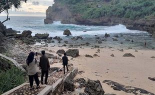 Potret Indahnya Pantai Sembukan, Surga Tersembunyi di Ujung Selatan Wonogiri