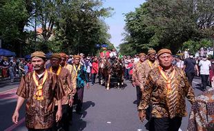 Potret 3 Menteri Ikuti Simulasi Kirab Kereta Kencana Pernikahan Kaesang-Erina