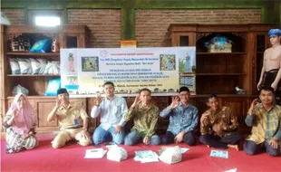 ISI Solo Latih Pembatik Girilayu Karanganyar Bikin Motif Relief Candi Sukuh