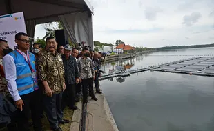 Luhut Resmikan PLTS Terapung di Nusa Dua Bali, Dukung Suplai Listrik KTT G20