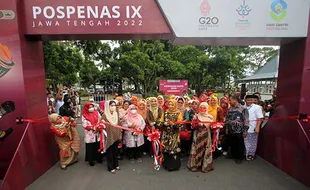 Semarakkan Pospenas IX, Pameran Produk UMKM Resmi Dibuka di Sriwedari Solo