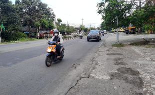 Jalan Solo-Karanganyar Bergeronjal, Pasien di Mobil Ambulans Keluhkan Pusing